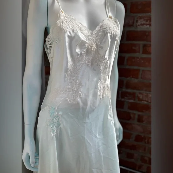 Vintage Christian Dior silk nightgown - Picture 2 of 10